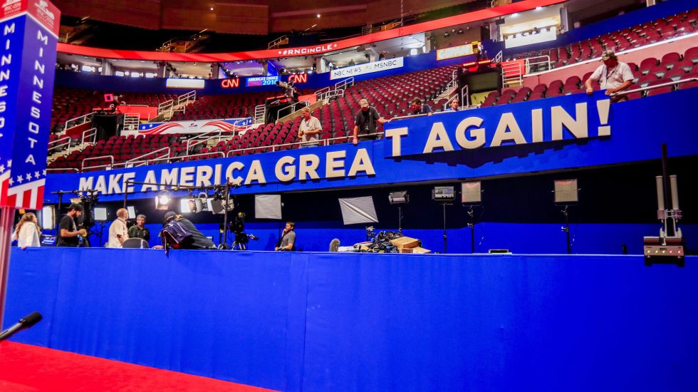 Trumps Wahlkampfspruch "Make America great again" auf dem Parteitag der Republikaner in Ohio
