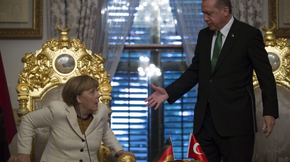 Kanzlerin Merkel und Präsident Erdogan nach einem Treffen in der Türkei am 18.10.2015