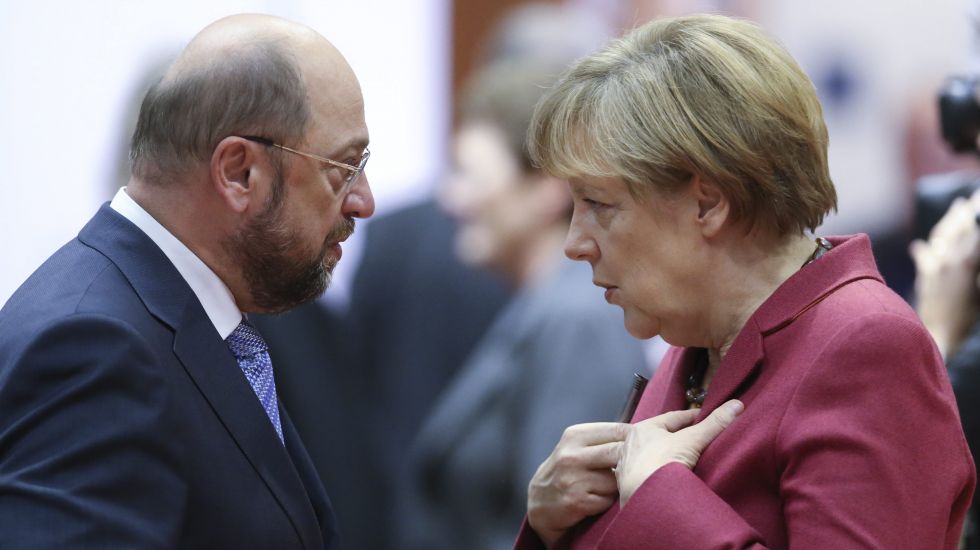 Martin Schulz und Angela Merkel im Gespräch