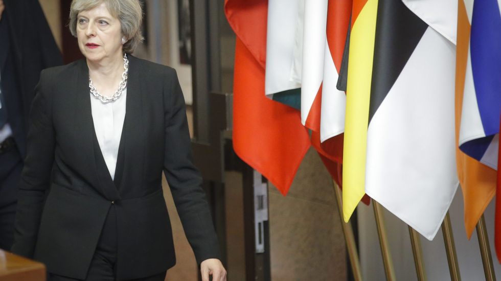 Die Premierministerin Theresa May verlässt den EU-Gipfel in Brüssel im Dezember 2016.