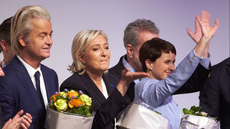 Der Vorsitzende der niederländischen Freiheits Partei (PVV), Geert Wilders, die Vorsitzende des französischen Front National (FN), Marine Le Pen (M), und die AFD-Vorsitzende Frauke Petry nehmen am 21.01.2017 in Koblenz (Rheinland-Pfalz) an der Tagung der rechtspopulistischen ENF-Fraktion teil.