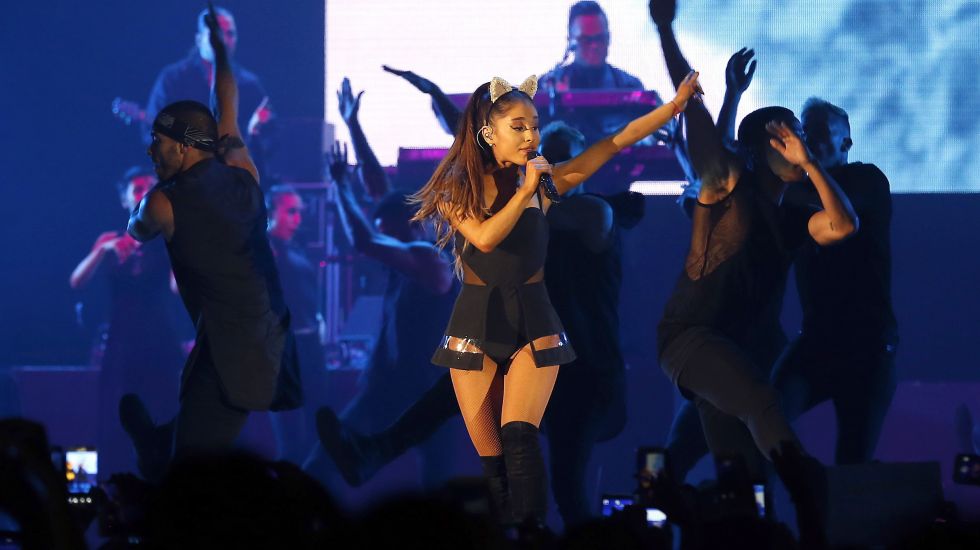 Sängerin Ariana Grande bei einem Auftritt