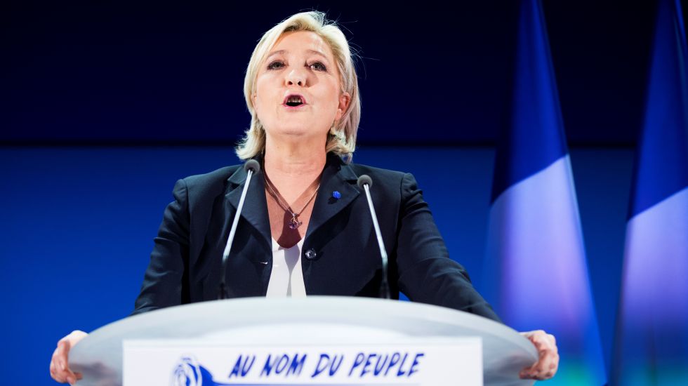 Marine Le Pen hält eine Rede