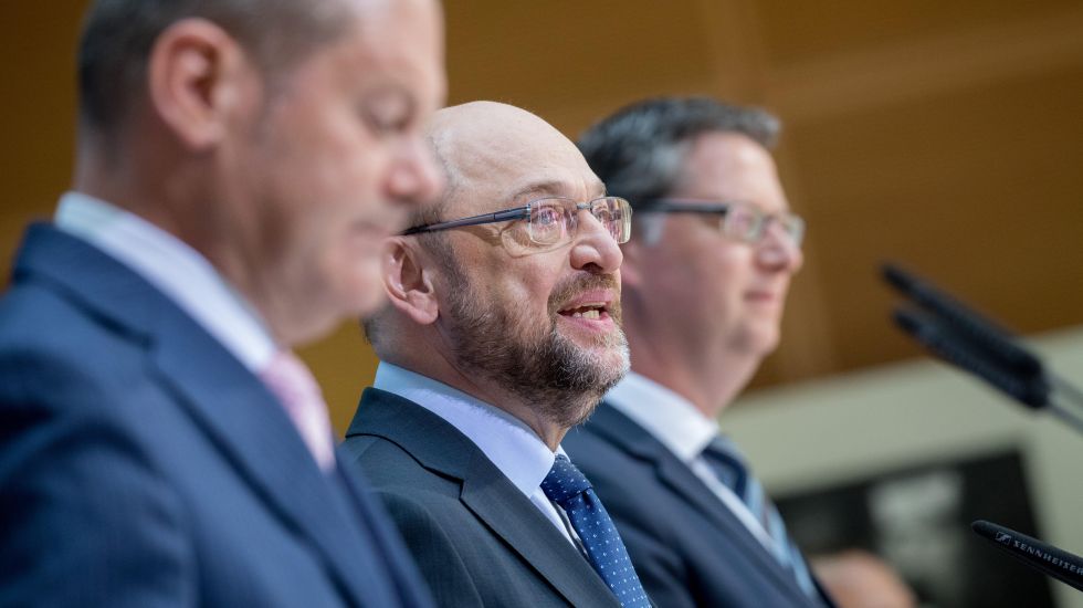 Olaf Scholz, Martin Schulz und Thorsten Schäfer-Gümbel präsentieren des SPD-Steuerkonzept