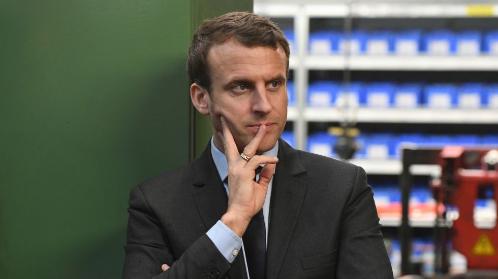 Frankreichs Präsident Emmanuel Macron in einer nachdenklichen Pose