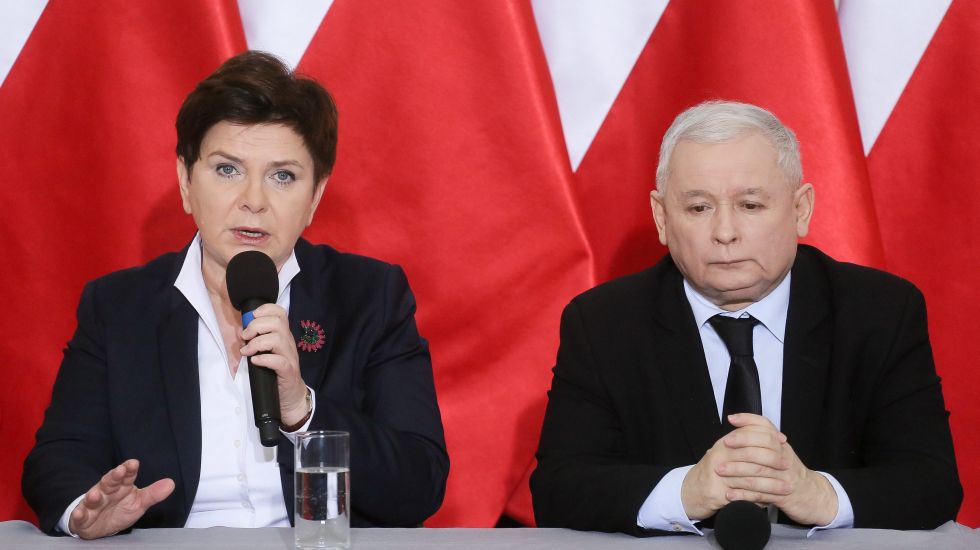 PiS-Parteichef Kaczinski und Premierministerin Szydlo auf einer Parteikonferenz im Dezember 2016. 