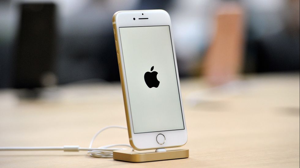 Ein Foto vom 16 September 2016 zeigt ein iPhone 7 in einem Apple Store in Sydney, Australien. 