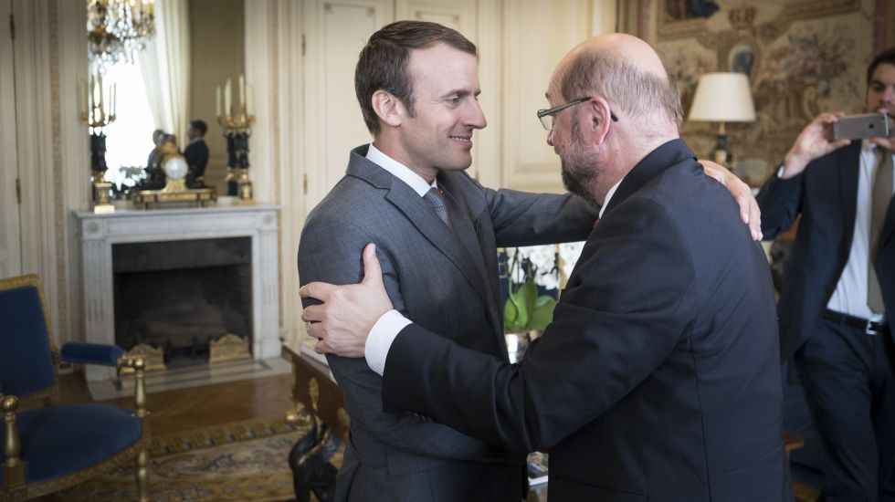 Der Kanzlerkandidat und SPD-Vorsitzende Martin Schulz trifft im Elysee-Palast in Paris den französischen Präsidenten Emmanuel Macron