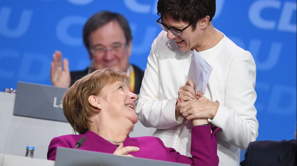 Angela Merkel und Annegret Kramp-Karrenbauer beim Parteitag der CDU