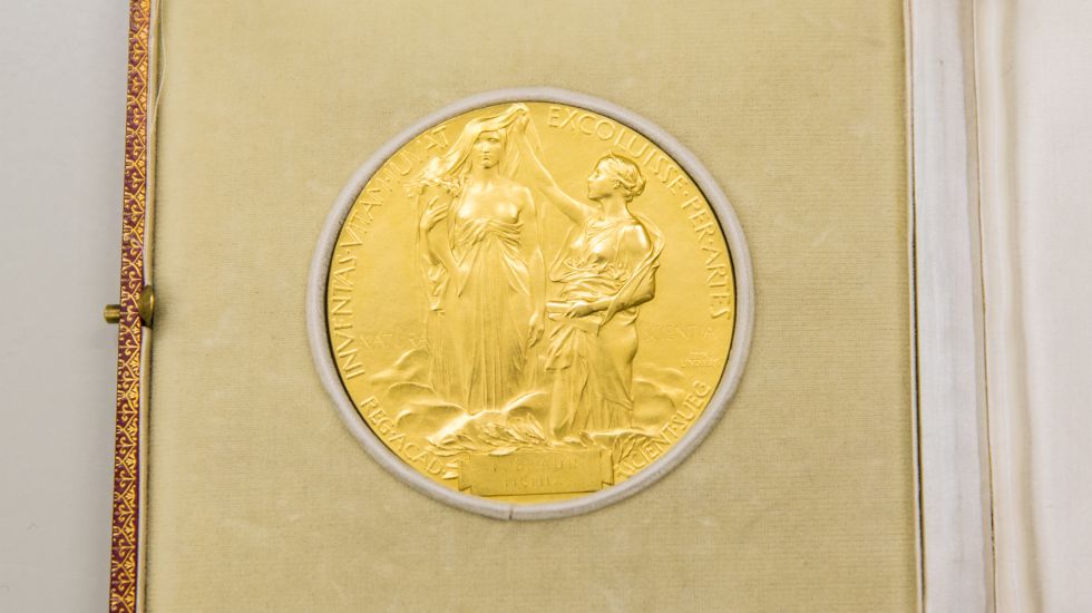 Die Nobelpreis-Medaille des Physikers Ferdinand Braun ist am 29.02.2016 im Deutschen Museum in München (Bayern) zu sehen.