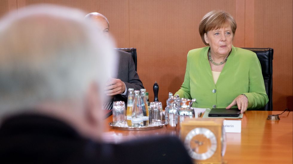 Horst Seehofer und Angela Merkel bei der Sitzung des Bundeskabinetts