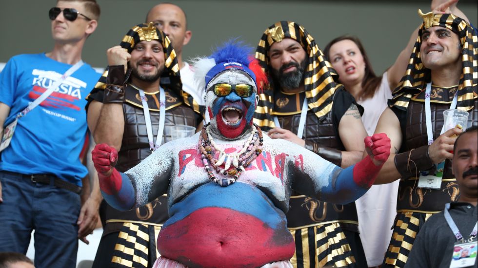 Russische und Ägyptische Fans im Stadion bei der Fußball-WM in Russland