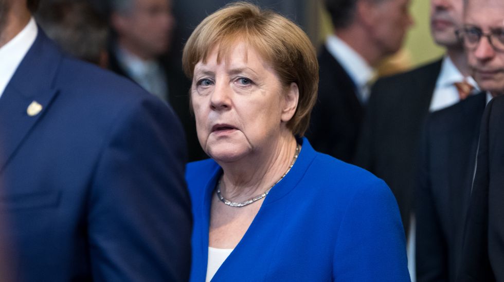 Bundeskanzlerin Angela Merkel (CDU) kommt zur ersten Arbeitssitzung des Nordatlantikrats beim Nato-Gipfel