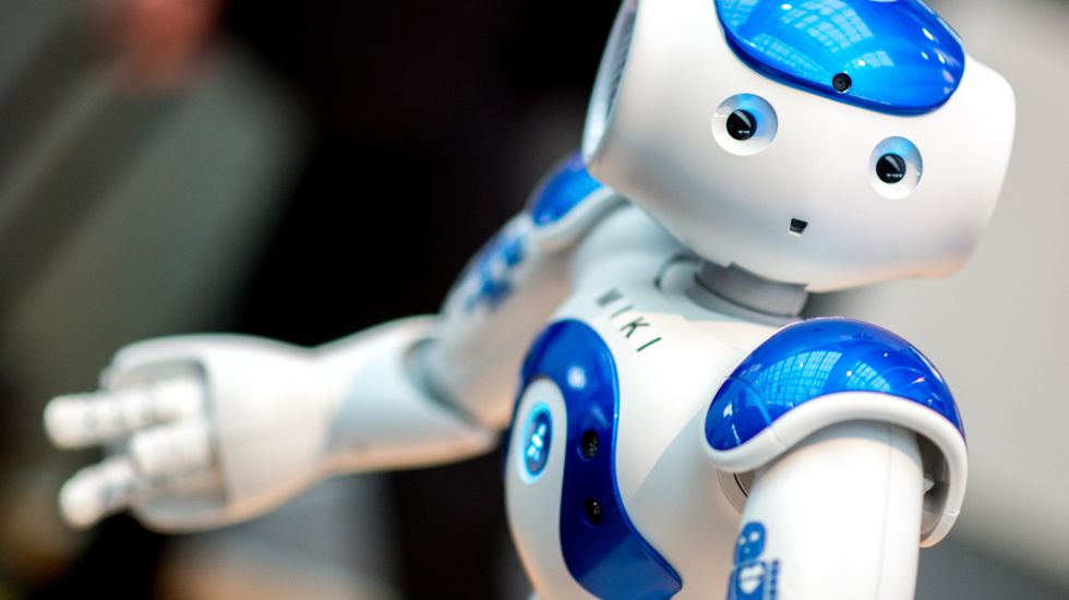 Der für Bildungszwecke programmierte Roboter "Miki" steht am Stand des Bundesministeriums für Bildung und Forschung bei der Digitalisierungsmesse Cebit. 