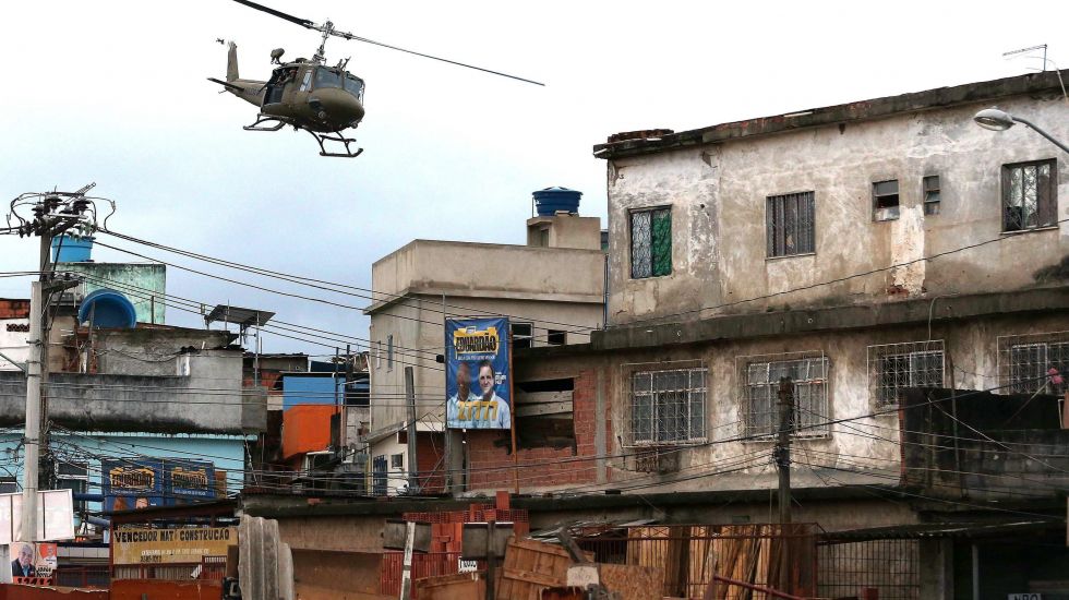 Polizeieinsatz im von Gangs kontorllierten Slum Manguinhos in Rio 