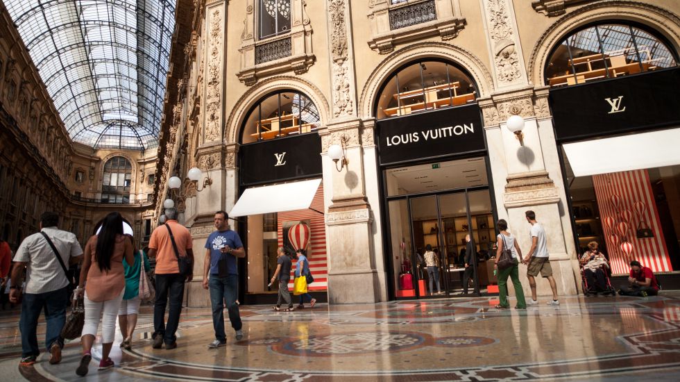Ein Geschäft des Modeherstellers Louis Vuitton in der Galleria Vittorio Emanuele II,