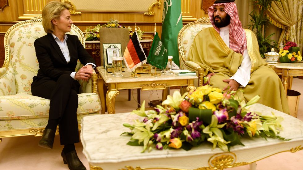 Verteidigungsministerin Ursula von der Leyen traf den saudischen Kronprinz Mohammed Bin Salman 2016