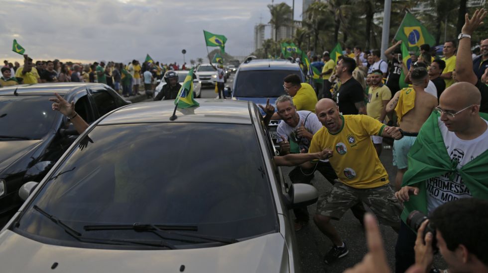 Feiernde Unterstützer von Jair Bolsonaro