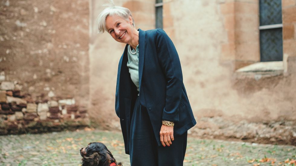 Charlotte Rørth mit ihrem Hund