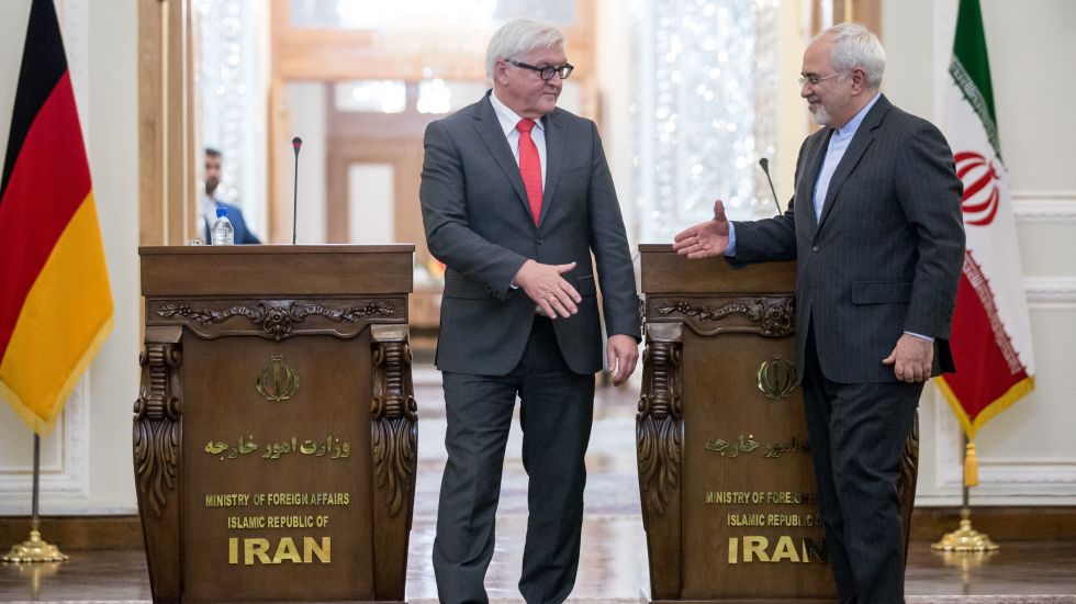 Frank Walter Steinmeier besucht als Außenminister seinen iranischen Amtskollegen Javad Zarif
