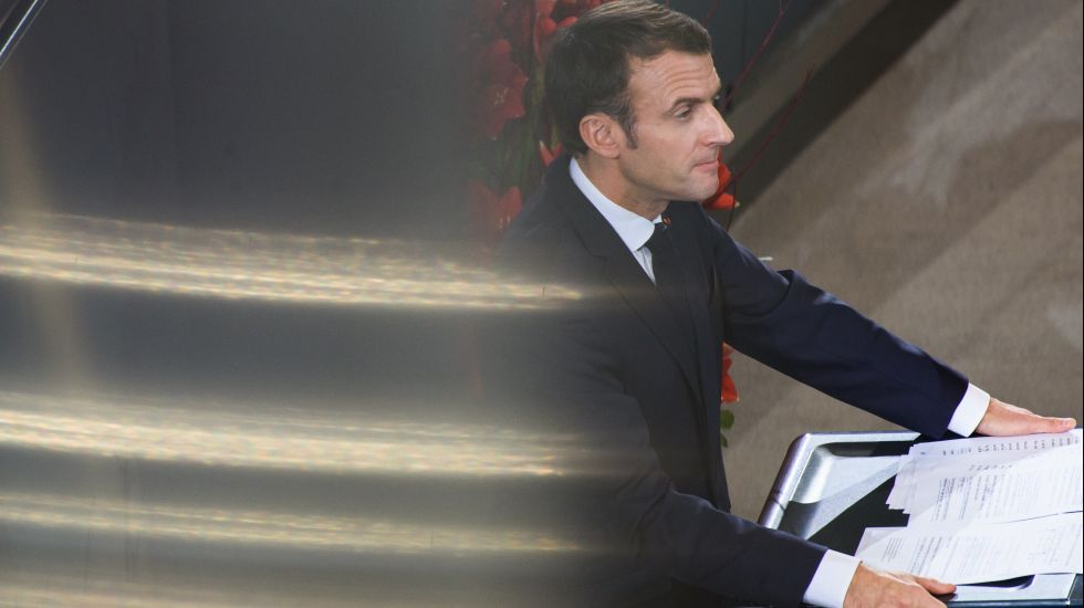 Frankreichs Präsident Emmanuel Macron spricht im Bundestag zur Zentralen Gedenkveranstaltung zum Volkstrauertag