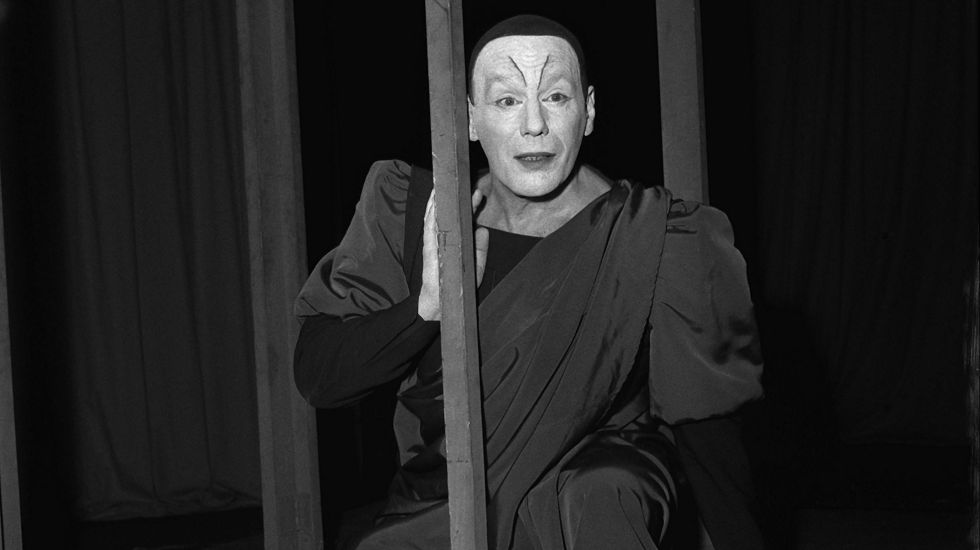 Gustaf Gruendgens als Mephisto waehrend einer Auffuehrung der Hamburger Gruendgens-Inszenierung des Faust im Rahmen der Berliner Festwochen im September 1959