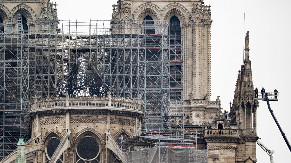 Spezialisten begutachten Notre Dame nach dem Brand