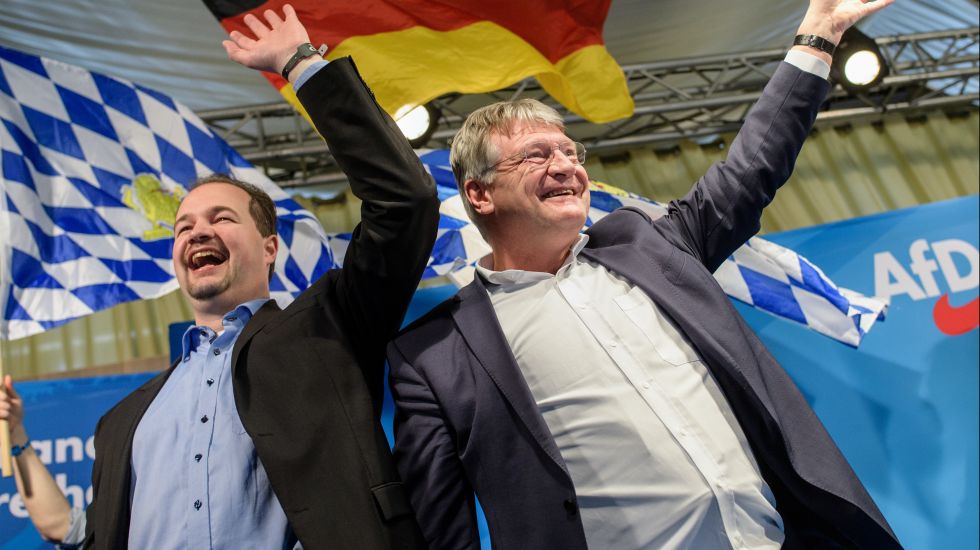 Im bayerischen Landtagswahlkampf noch bester Laune: Martin Sicher und Jörg Meuthen / picture alliance