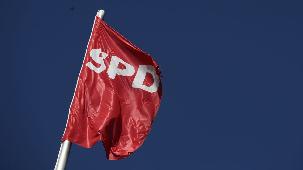 Fahne vor dem Willy-Brandt-Haus in Berlin