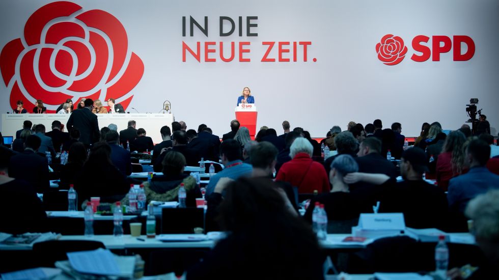Svenja Schulze (SPD), Bundesministerin für Umwelt, Naturschutz und nukleare Sicherheit, spricht beim SPD-Bundesparteitag. Bis zum 08. Dezember 2019 will die SPD bei dem Parteitag eine neue Führungsmannschaft wählen