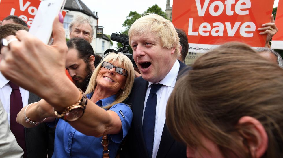 Premierminister macht Selfies mit Brexiteers in Yorkshire 