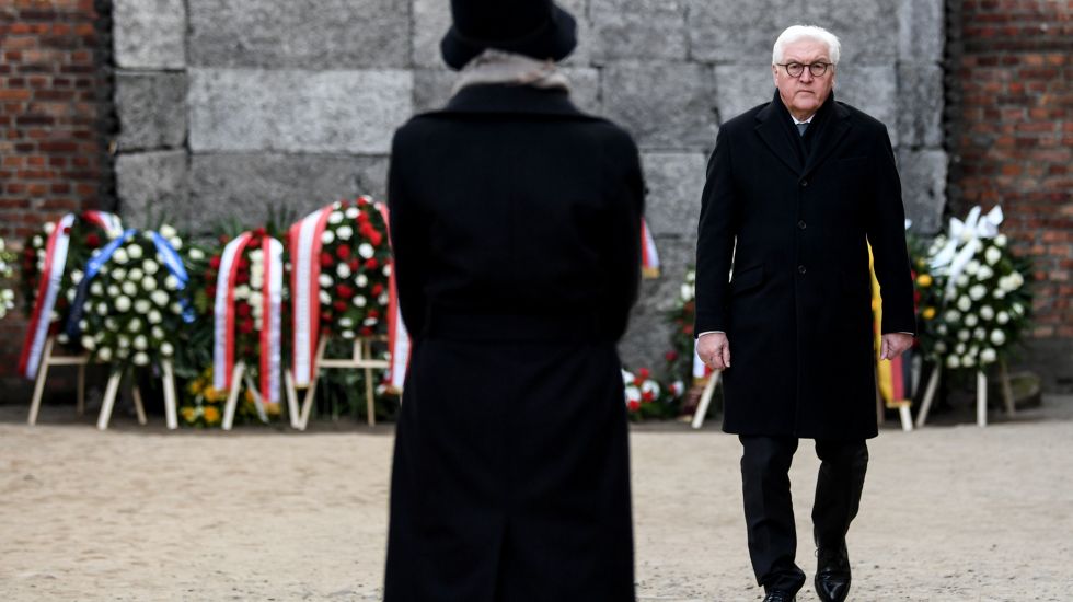 Bundespräsident Frank-Walter Steinmeier und seine Frau Elke Büdenbender bei der Gedenkveranstaltung in Auschwitz