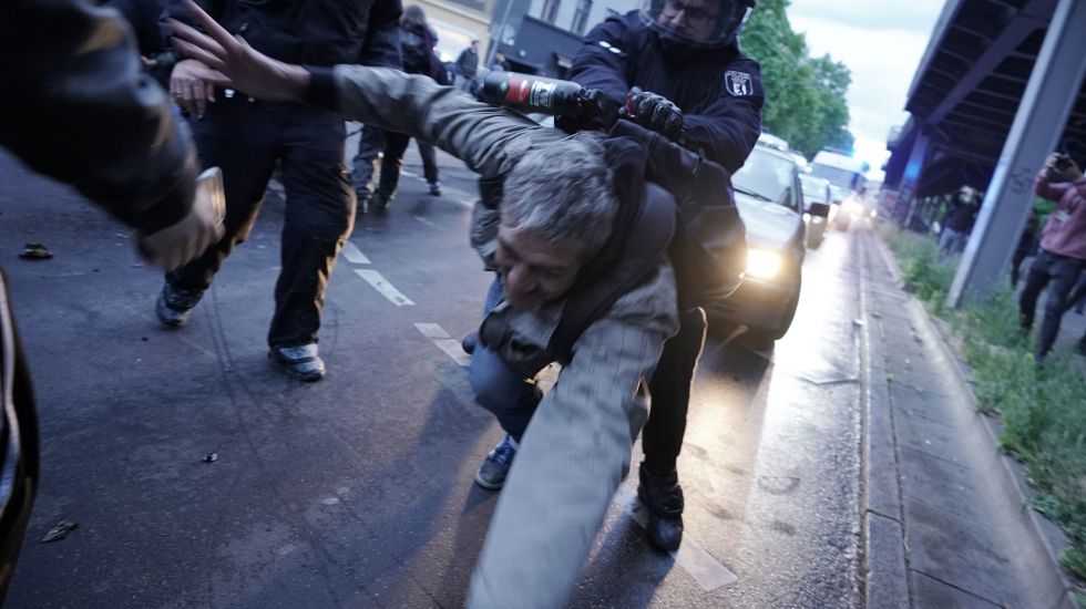 berlin-kreuzberg-mai-demo-polizei-corona-innensenator-andreas-geisel
