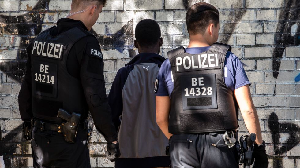 polizeigewerkschaft-berlin-antidiskriminierungsgesetz-gruene-justizsenator-beweislastenumkehr