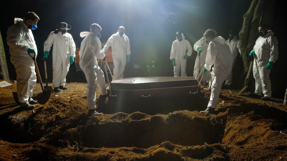 Beisetzung von Covid-Opfern in Brasilien 