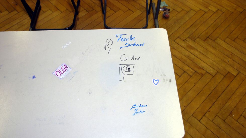 Antisemitische Kritzeleien im Klassenzimmer 