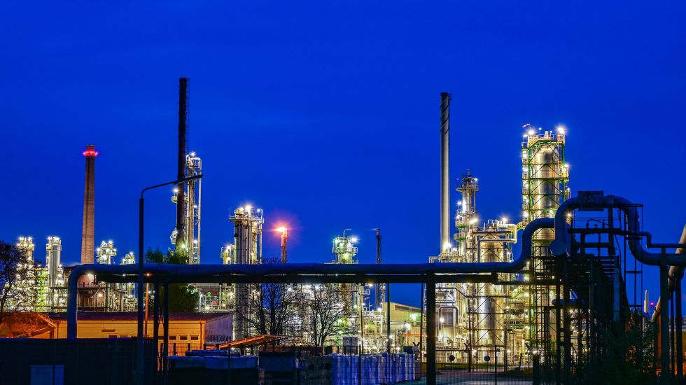 Erdölraffinerie auf dem Industriegelände der PCK-Raffinerie GmbH