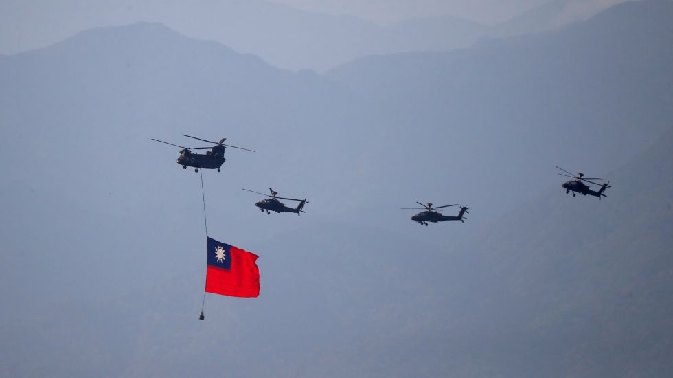 Flugmanöver von Militärhubschraubern vor den Feierlichkeiten zum taiwanesischen Nationalfeiertag am 10. Oktober 2021