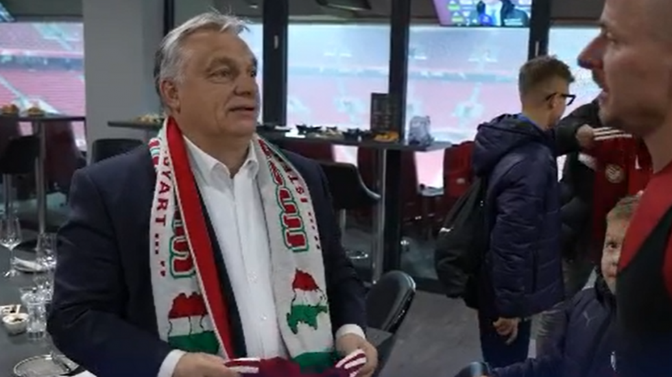 Viktor Orbán bei einem Fußballspiel