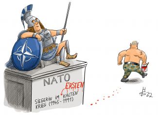 Nato-Athene-Statue beschmutzt von Mensch mit Z-Tattoo