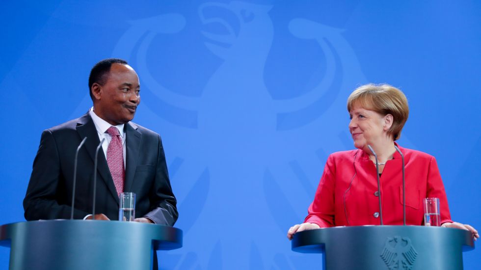 Angela Merkel und der Präsident von Niger, Mahamadou Issoufou, geben am 17.06.2016 in Berlin im Bundeskanzleramt eine gemeinsame Pressekonferenz