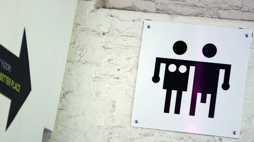Schild für eine Unisex-Toilette in Berlin